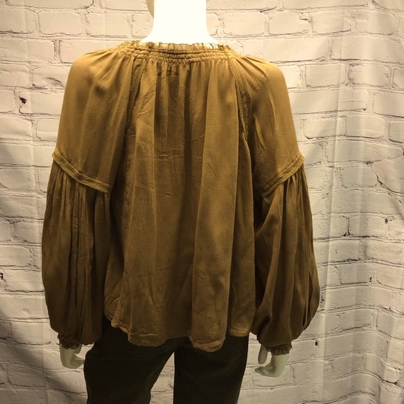 NEW FREE PEOPLE AUTHENTIC PEASANT STYLE FLOWY TOP. CAN BE WORN 2 WAYS - Picture 4 of 16